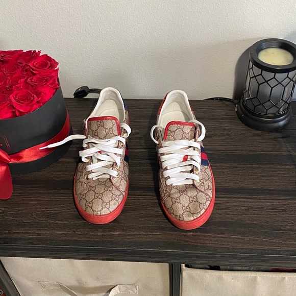 Shoes - Picture 1 of 4